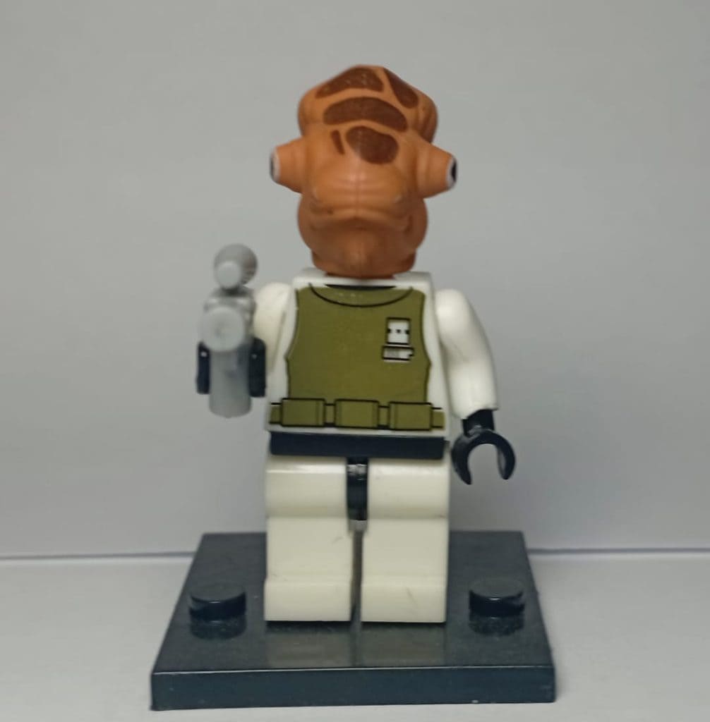minifigura_lego_alternativo_almirante_agbar_soles_8